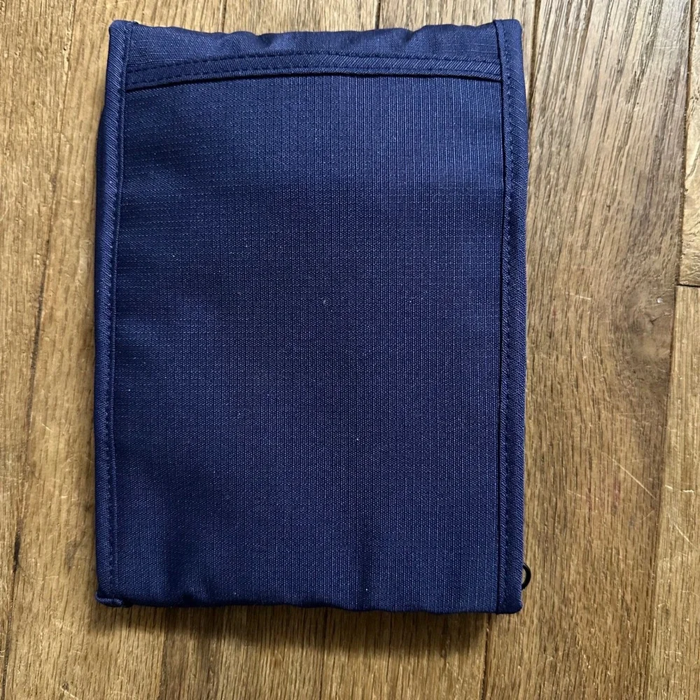 LL Bean Navy Blue Passport Travel Organizer‎ Wallet Neck Lanyard Pouch